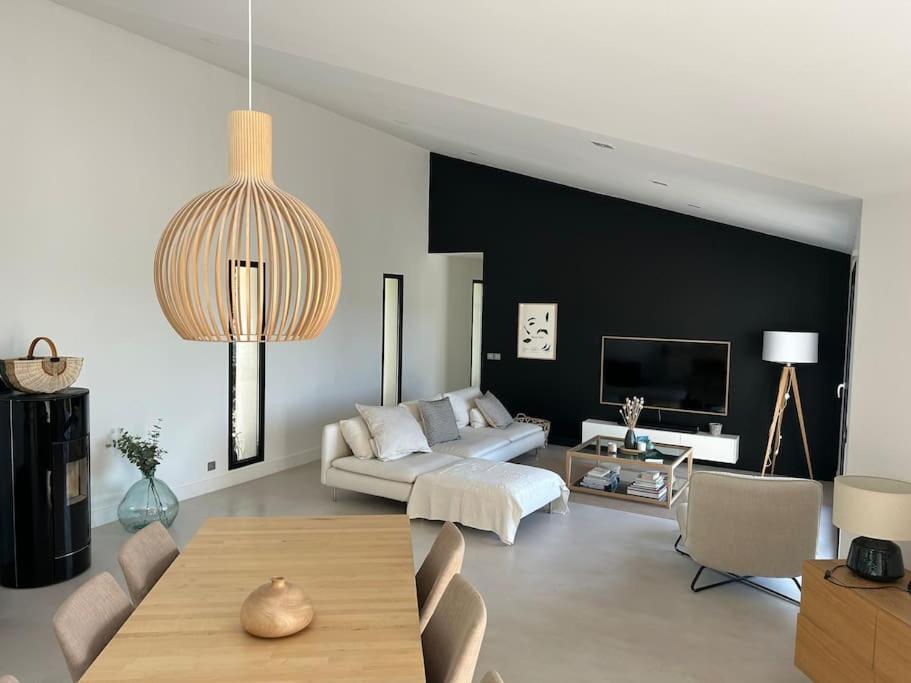 Belle Maison Contemporaine Ampus Extérieur photo